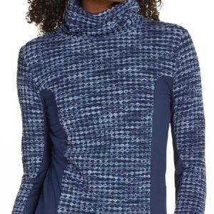 Nike Pro Hyperwarm turtleneck training top - size small